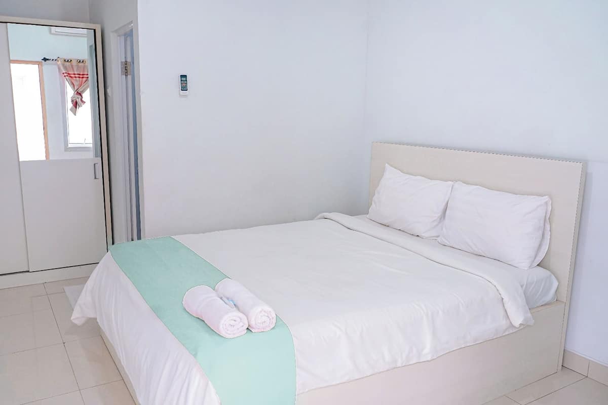 Deluxe Room | Desk, free WiFi, bed sheets