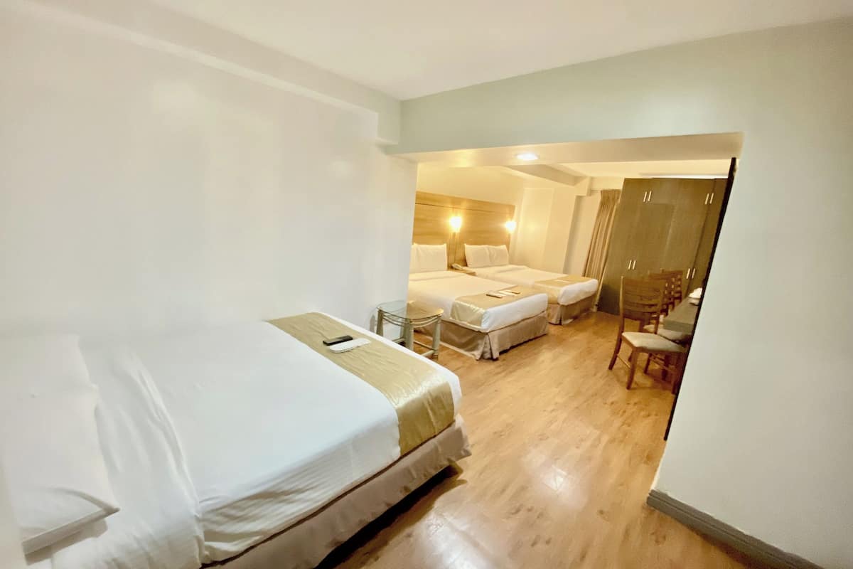 Superior Family Room | Skrivebord, strygejern/strygebræt, gratis Wi-Fi, sengetøj
