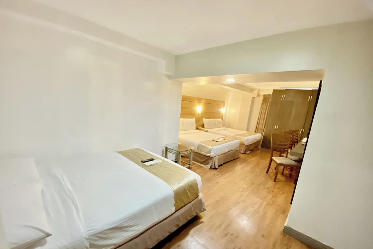 Superior Family Room | Bureau, fer et planche à repasser, Wi-Fi gratuit, draps fournis