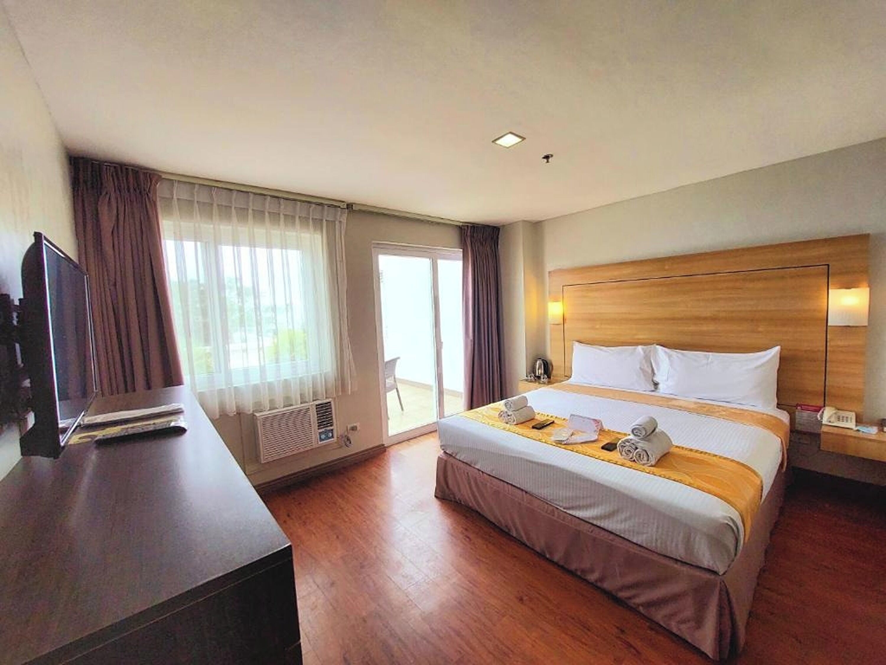 Deluxe Lakeview Queen Room | View from room