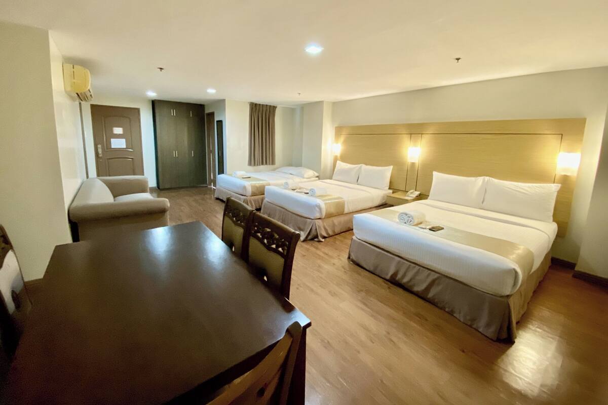 Deluxe Family Room | Schreibtisch, Bügeleisen/Bügelbrett, kostenloses WLAN, Bettwäsche