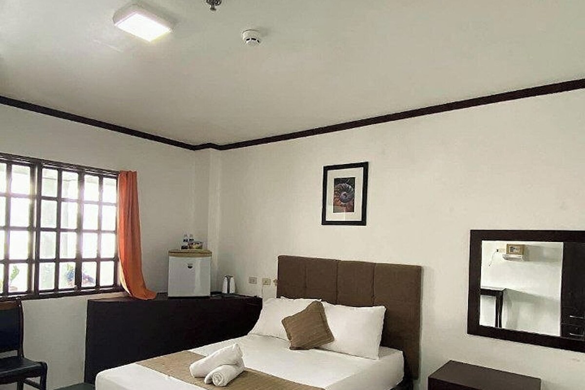 WiFi (free), bed sheets