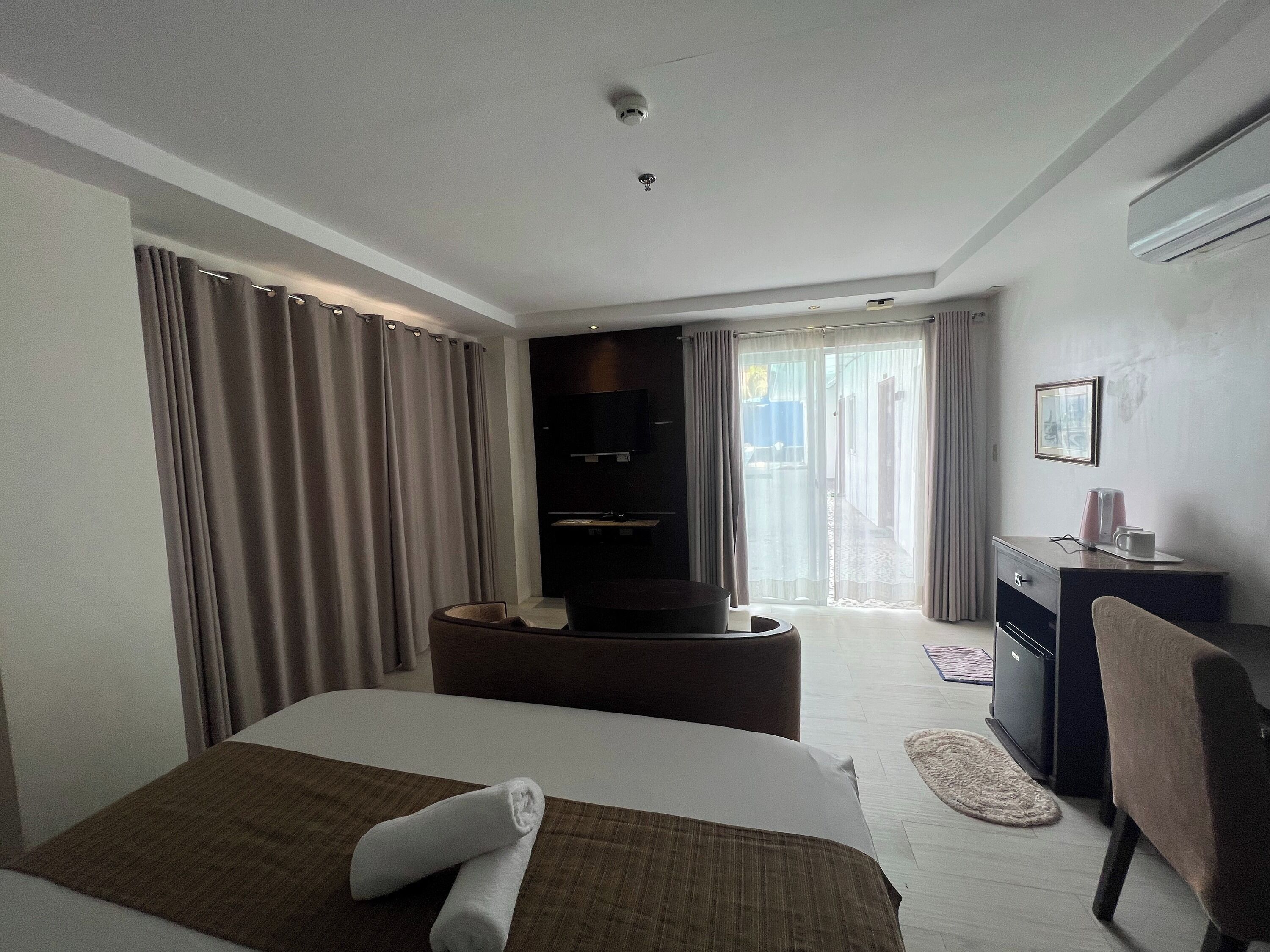 Luxury Suite | Free WiFi, bed sheets
