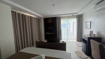 Luxury Suite | Free WiFi, bed sheets