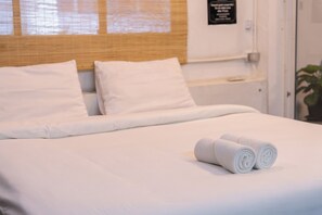 Double Room, Private Bathroom | Desk, free WiFi, bed sheets - Kayan Hostel (Chiang Mai)