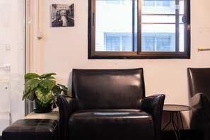 Double Room, Private Bathroom | Desk, free WiFi, bed sheets - Kayan Hostel (Chiang Mai)