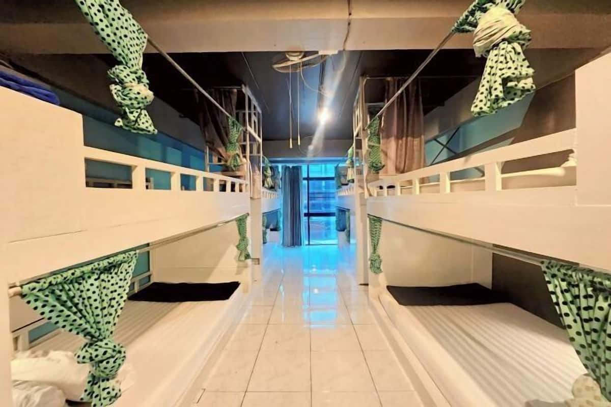 In-room safe, free WiFi, bed sheets