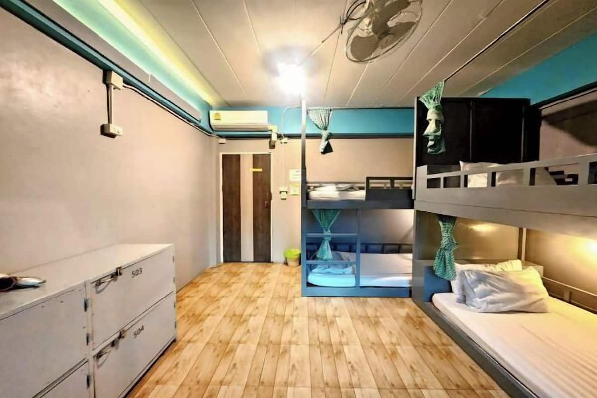 In-room safe, free WiFi, bed sheets