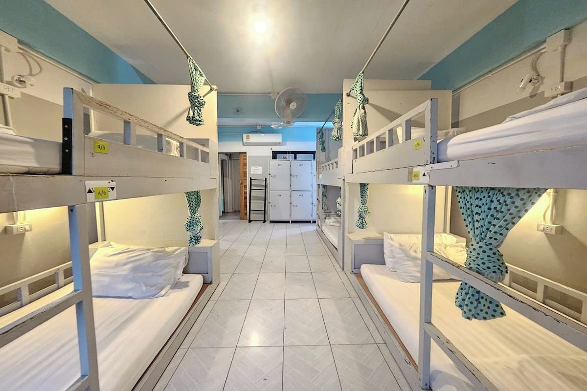 In-room safe, free WiFi, bed sheets