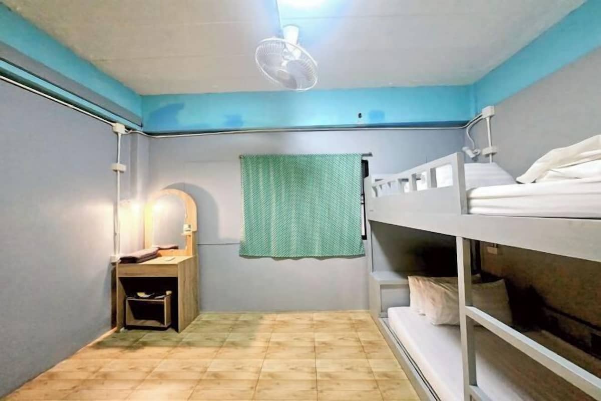 Caja de seguridad en la habitación, wifi gratis y ropa de cama