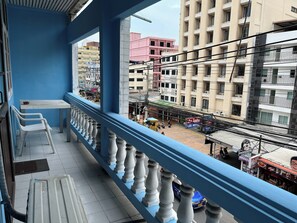 Chambre double | Bureau, literie fournie