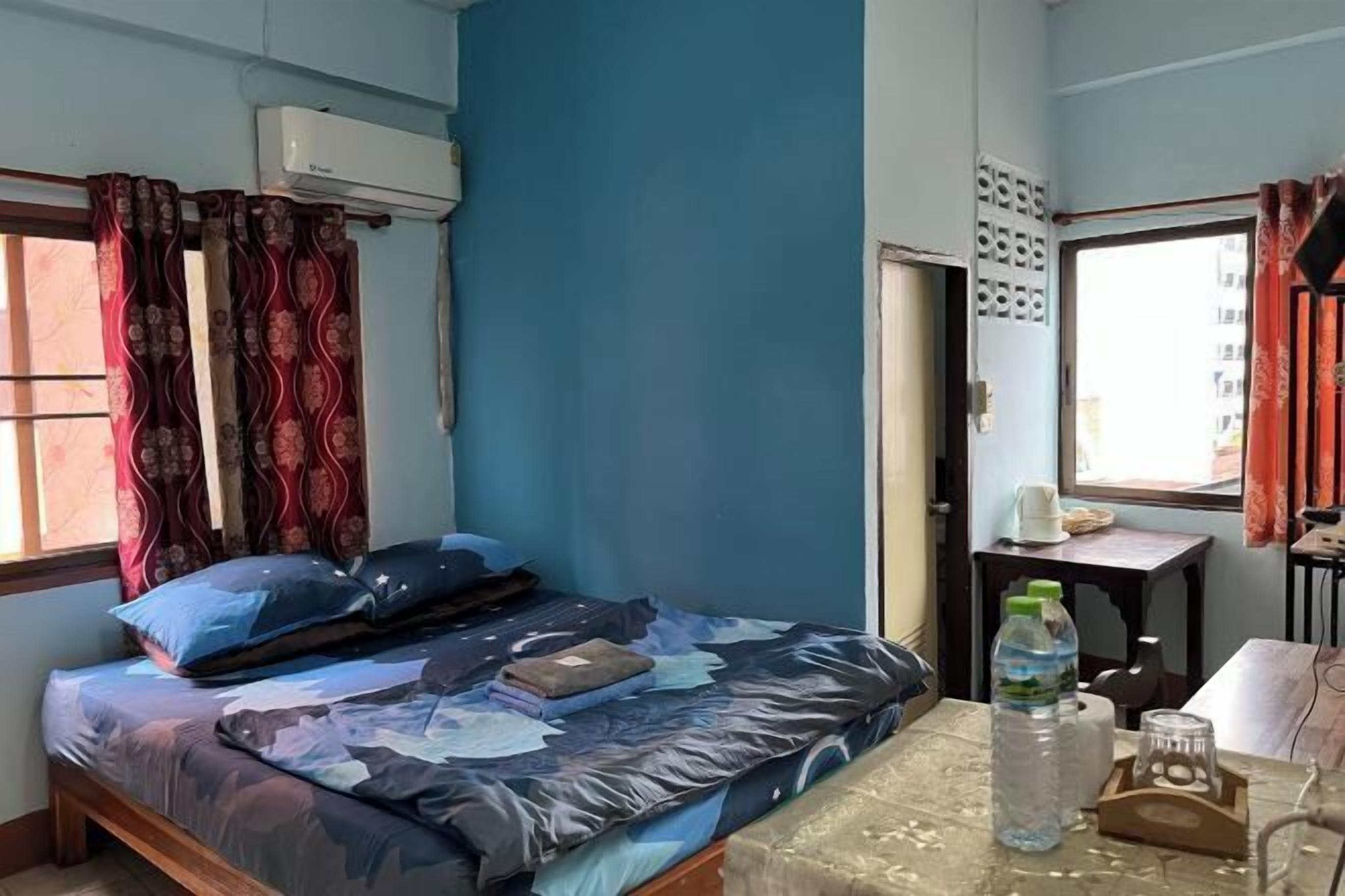 Bureau, draps fournis