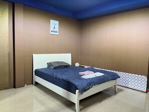 In-room safe, free WiFi, bed sheets
