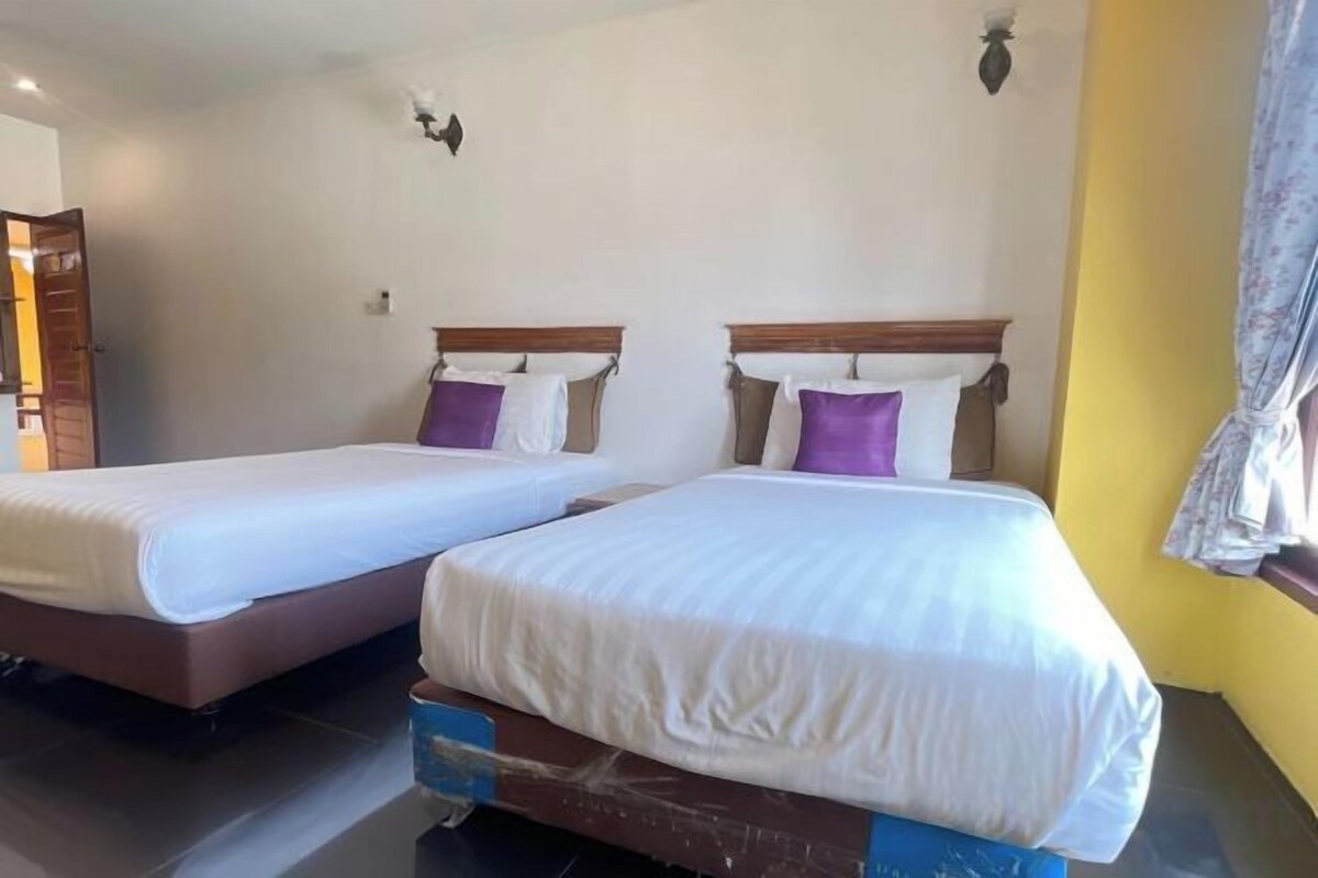 Escritorio, wifi gratis y ropa de cama