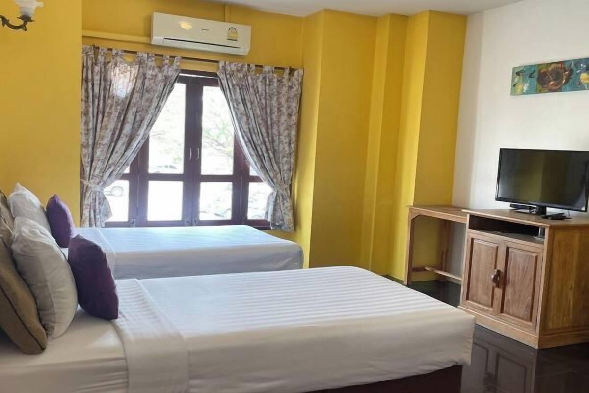 1 bedroom, desk, free WiFi, bed sheets