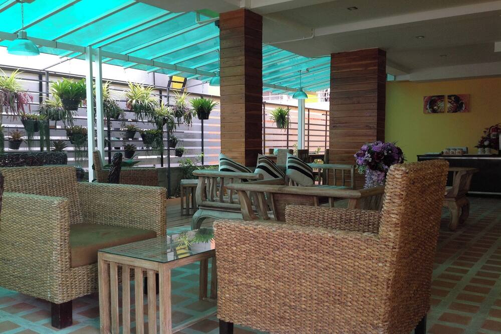 Yellow Tique Hotel