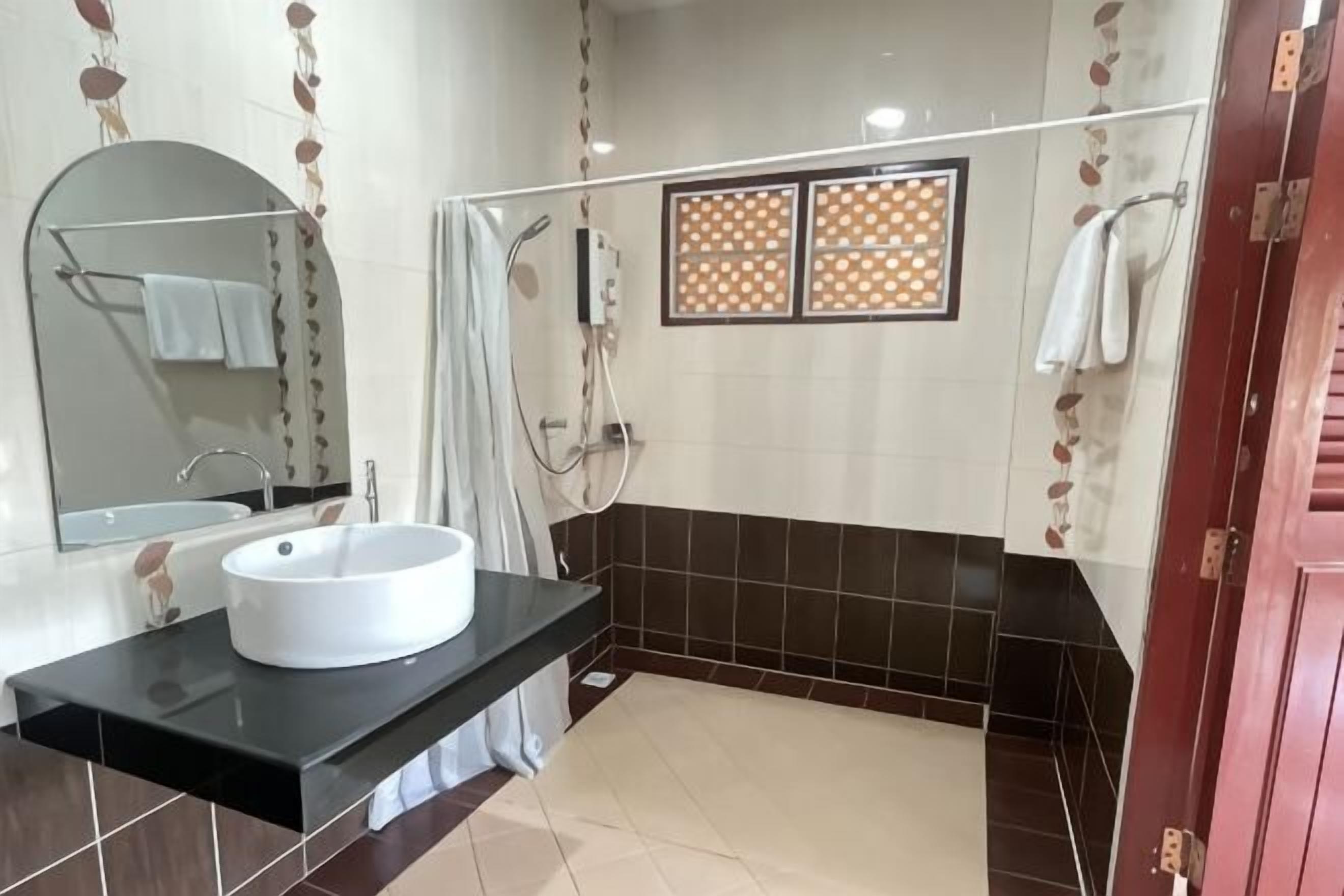 Bathroom | Shower, rainfall showerhead, towels, soap