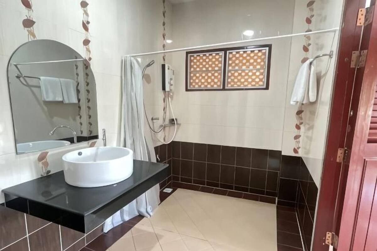 Bathroom | Shower, rainfall showerhead, towels, soap