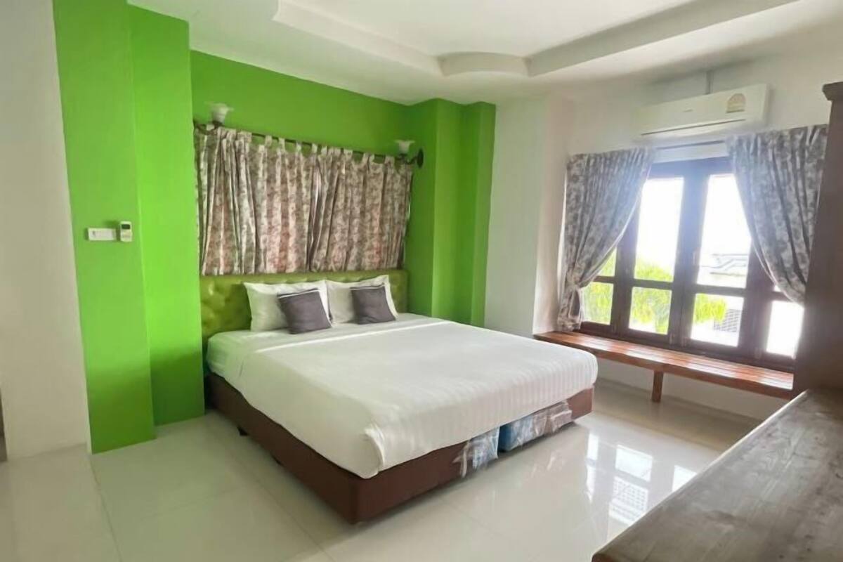 1 bedroom, desk, free WiFi, bed sheets