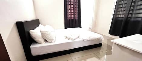 Villa | Desk, laptop workspace, iron/ironing board, free WiFi