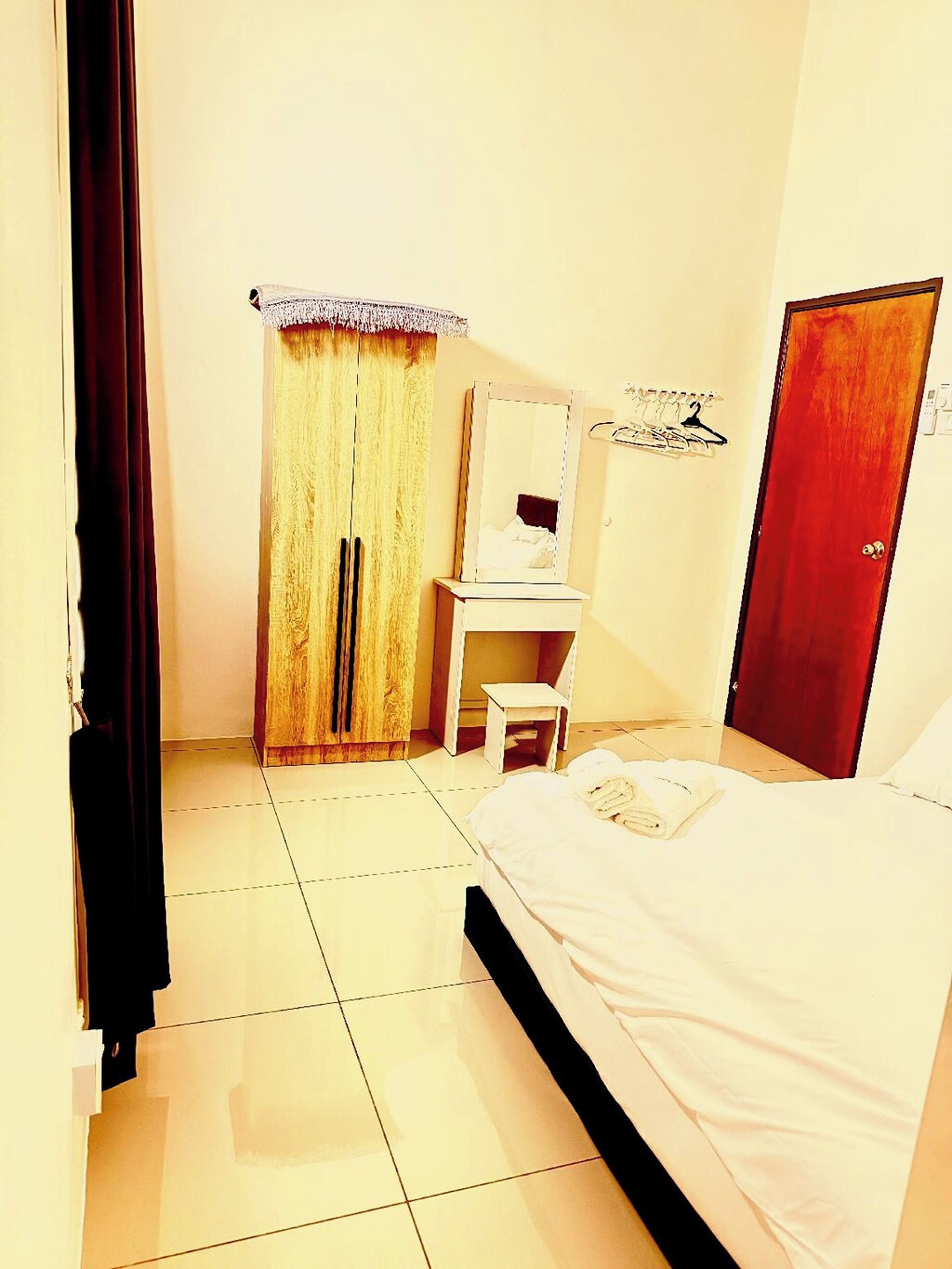 Desk, laptop workspace, iron/ironing board, free WiFi