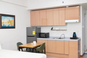 Deluxe Δωμάτιο | Ιδιωτική μικρή κουζίνα | Ψυγείο, φούρνος μικροκυμάτων