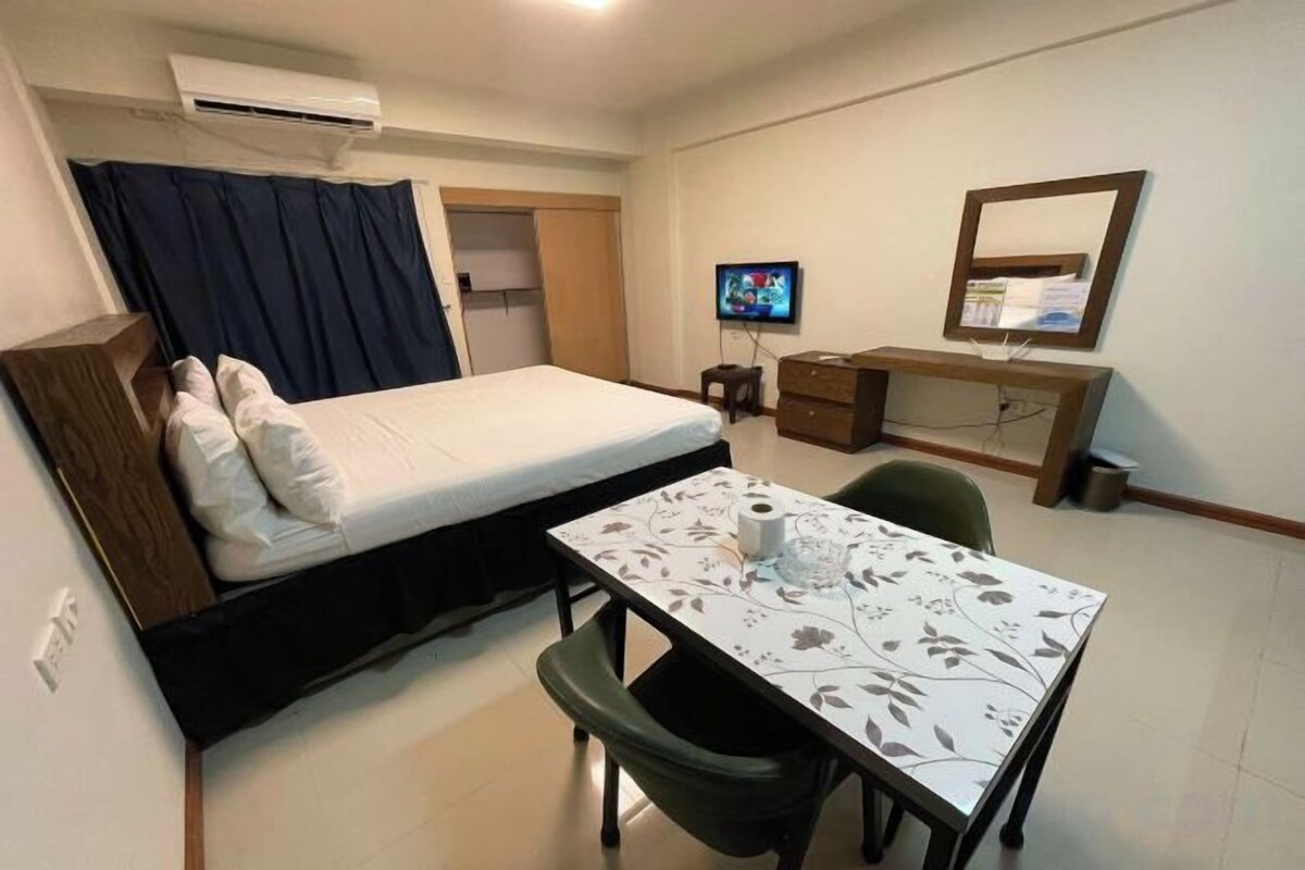 Desk, WiFi (free), bed sheets