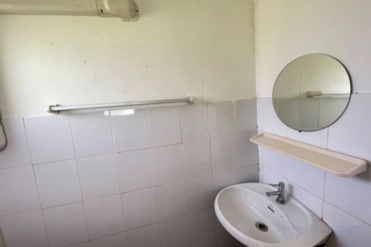 Bathroom | Free toiletries, towels