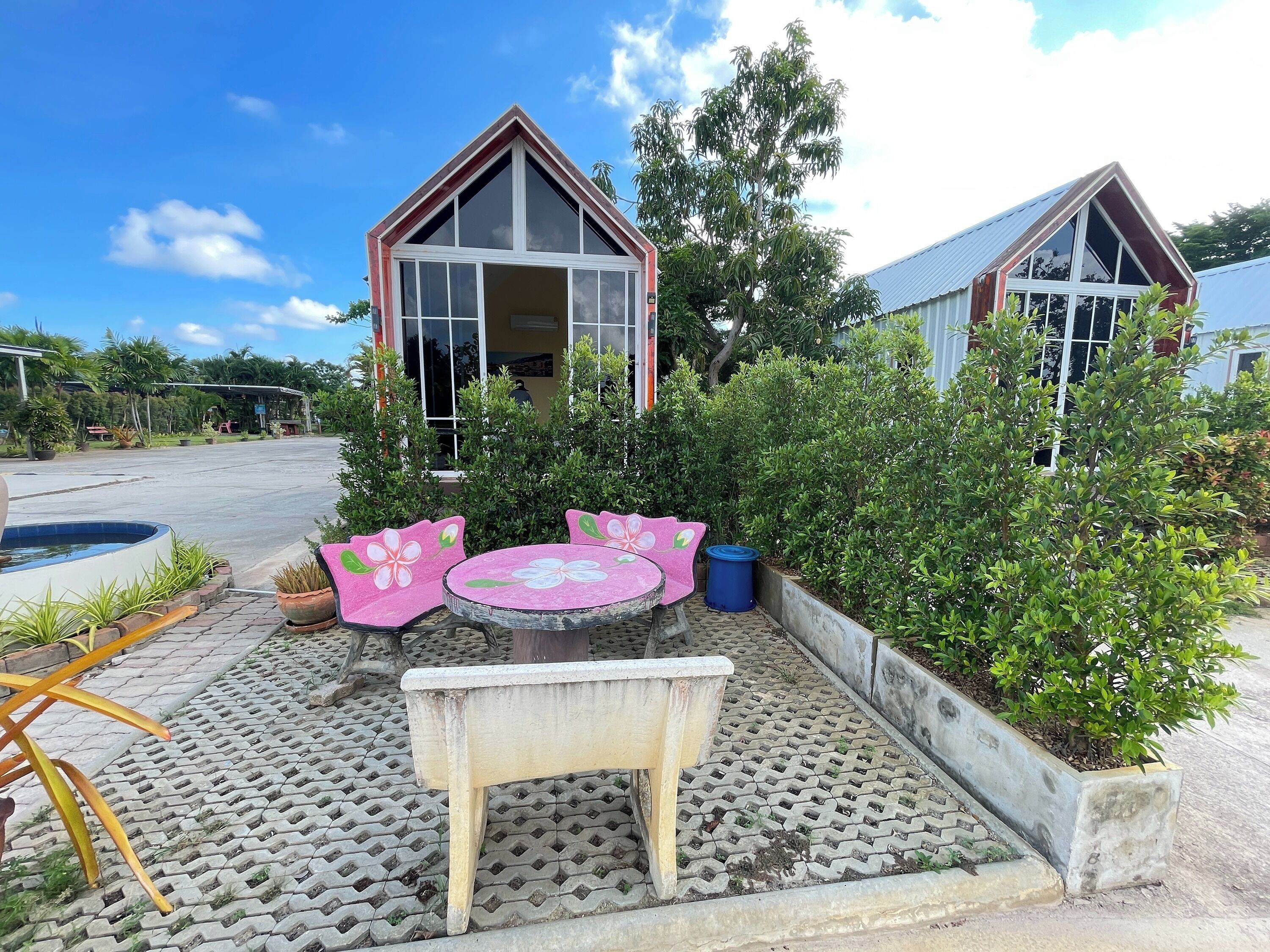 Vista frontal de la propiedad