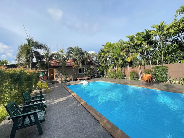 Outdoor pool - Oh Taley Resort (Rayong)