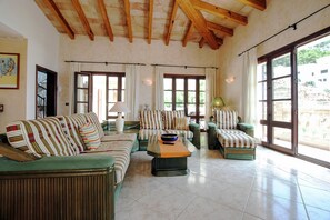 Smart TV - Villa in Canyamel with Bay Views and Pool (Canyamel)