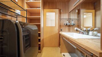 Combined shower/tub, free toiletries, hair dryer, slippers