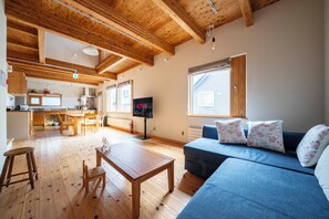 Living area - MILKY WAY (Sapporo)