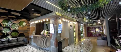 Coin salon dans le hall