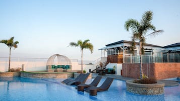 Kolam renang terbuka