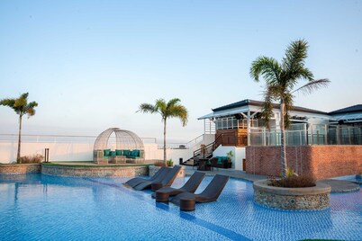 Sunday Belajandro Hotel