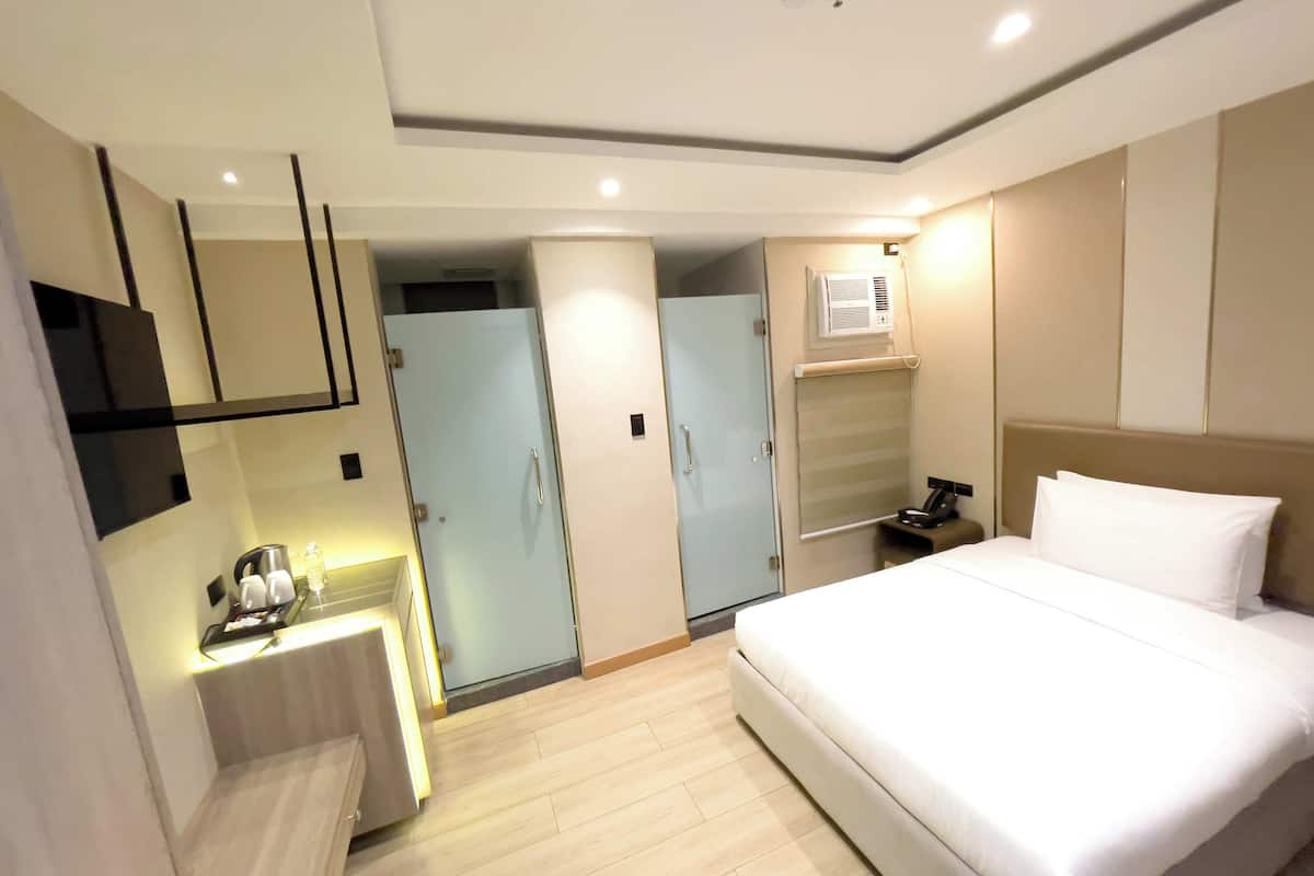 Standard Double Room | 1 bedroom, desk, soundproofing, free WiFi