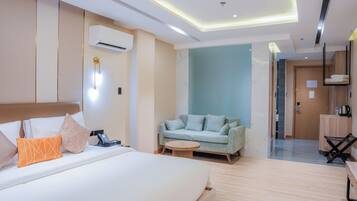 Executive Suite | Desk, soundproofing, free WiFi, bed sheets