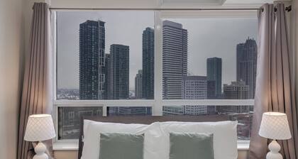 Executive 2 Bedroom 2 Bath 1 Park Condo Square One|Toronto Airport YYZ 15 Minute