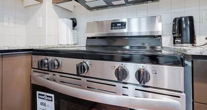 Executive 2 Bedroom 2 Bath 1 Park Condo Square One|Toronto Airport YYZ 15 Minute