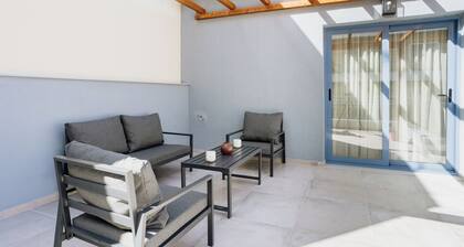 Canvas Color Your Stay