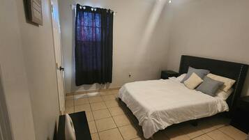 6 makuuhuonetta, vauvan matkasänky, ilmainen Wi-Fi, vuodevaatteet