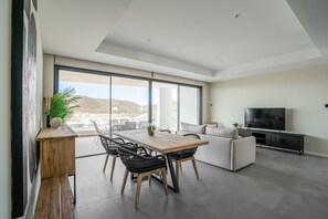 Interior - The View 49, golf and sea (Fuengirola)