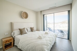 2 bedrooms, iron/ironing board, free WiFi, bed sheets - The View 52, golf and sea (Fuengirola)
