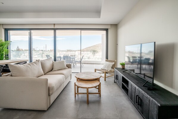 TV - The View 52, golf and sea (Fuengirola)