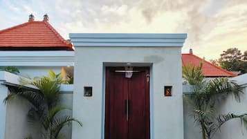 Fachada de la propiedad