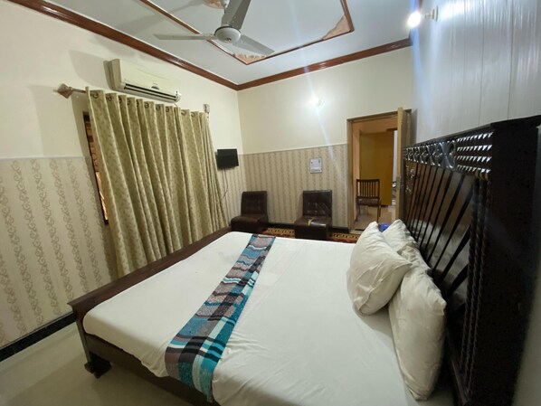 Double Room | Free WiFi - Luxury Guest House (Islamabad)