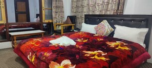 Kamar Deluks, pemandangan gunung | Meja kerja, ruang kerja ramah laptop, dan Wi-Fi gratis