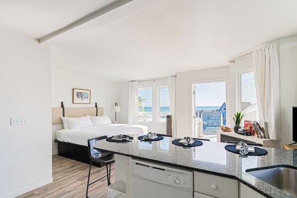 2 bedrooms, iron/ironing board, free WiFi, bed sheets - 2 Studios at Cayucan Bungalows by AvantStay | Ocean Views + Walk to the Pier (Cayucos)