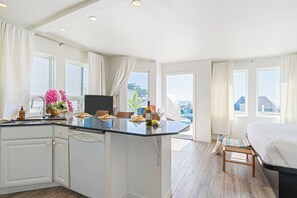 Interior - 2 Studios at Cayucan Bungalows by AvantStay | Ocean Views + Walk to the Pier (Cayucos)